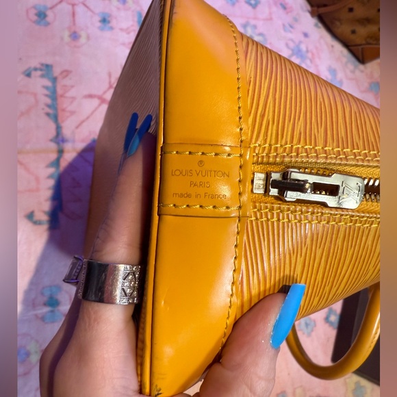 Louis Vuitton Epi Alma PM Handbag - VINTAGE - Picture 2 of 16